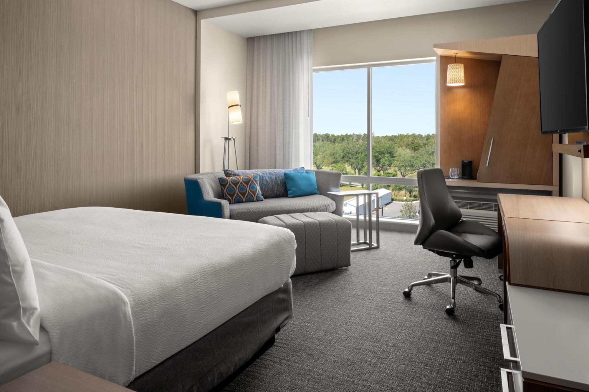 Hotel Courtyard By Marriott Kennedy Space Center 3*